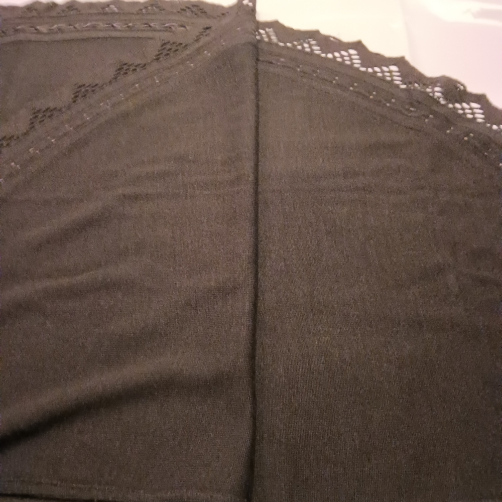 Shawl - Picture 7 of 11